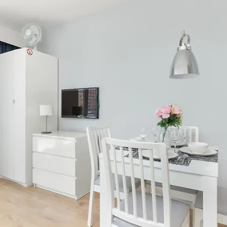 Apartment Przytulne Z Balkonem & Parkingiem By Rent Like